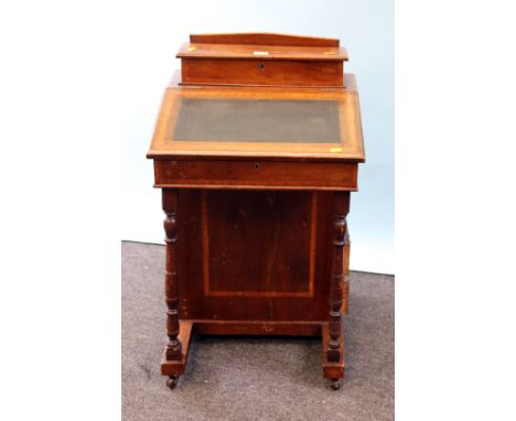 An Edwardian mahogany and satinwood crossbanded Davenport desk, 89 x 52cm