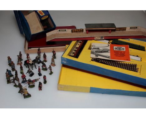 A small collection of vintage cast lead soldiers, Indians and knights, some by Hills and Britains, together with a vintage bo