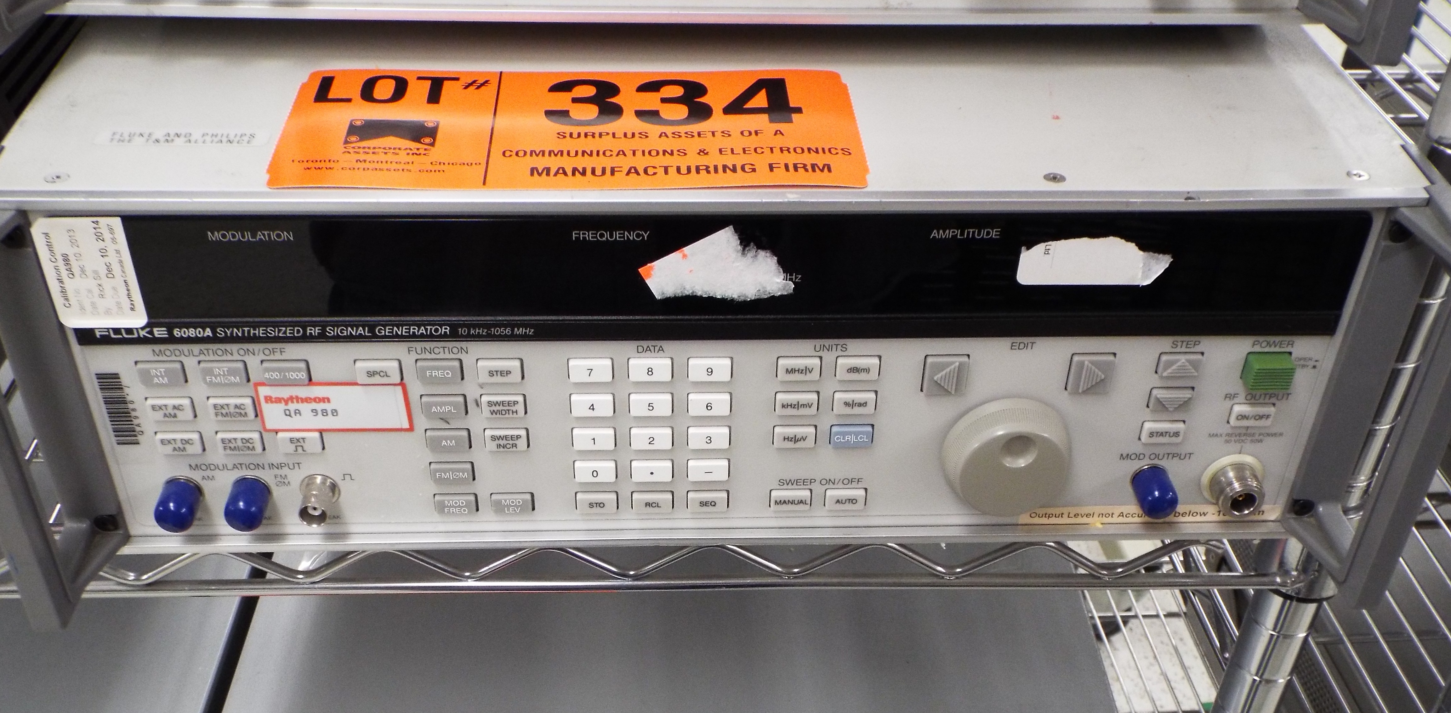 { Option of lots 333, 334 } } FLUKE 6080A SYNTHESIZED RF SIGNAL