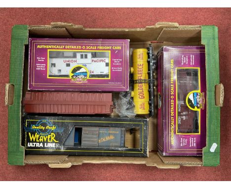 American outline O Gauge Freight rolling stock comprising boxed Union Pacific Hopper car and caboose by MTH, boxed Louisville