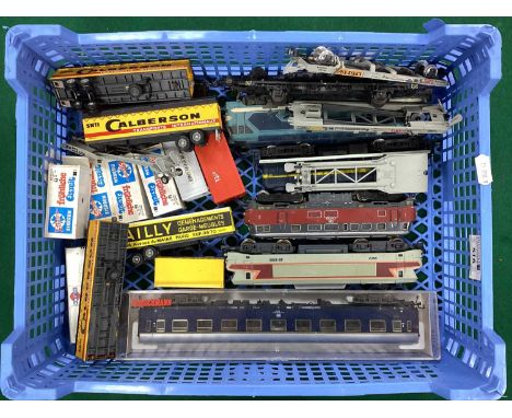 A quantity of HO scale European locomotives and rolling stock, including four diesel and electric locomotives, four flat wago