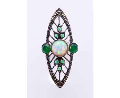 An Art Deco silver dress ring.  Ring size Q.