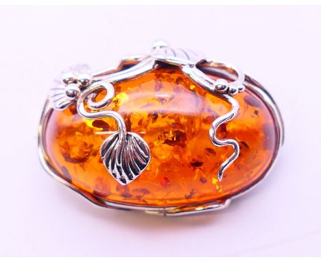 A silver dress brooch. 3.5 cm wide.
