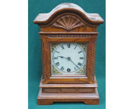 OAK CASED MANTEL CLOCK 