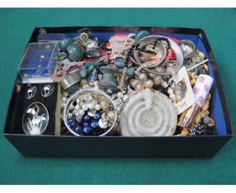 QUANTITY OF VARIOUS COSTUME JEWELLERY, BUTTONS, SILVER BANGLE, ETC. 