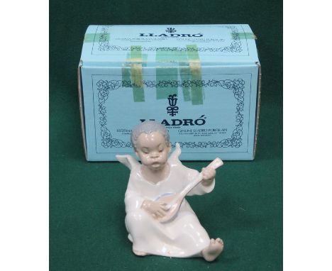 BOXED LLADRO LAZED CERAMIC FIGURE- ANGEL NEGRO, APPROXIMATELY 12cm HIGH 
