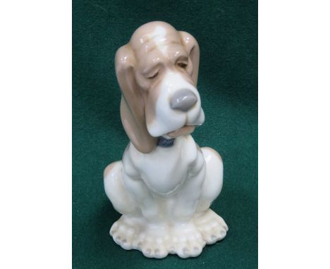 NAO GLAZED CERAMIC SEATED DOG, APPROXIMATELY 18cm HIGH 