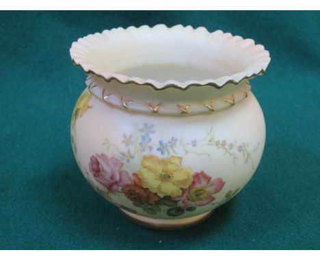 ROYAL WORCESTER HANDPAINTED AND GILDED BLUSH IVORY CERAMIC VASE, APPROXIMATELY 9cm HIGH 