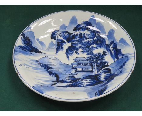 LARGE ORIENTAL STYLE BLUE AND WHITE CERAMIC CHARGER, DIAMETER APPROXIMATELY 37cm 