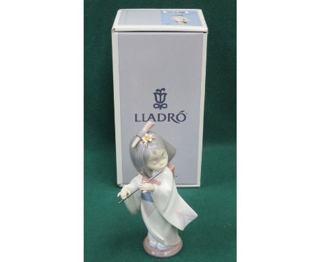 BOXED LLADRO GLAZED CERAMIC FIGURE- TOCANDO LA FLAUTA (PLAYING THE FLUTE), APPROXIMATELY 20.5cm HIGH 