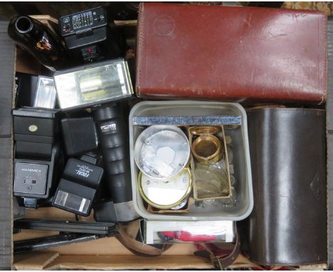 MIXED LOT OF SUNDRIES INCLUDING WATCH PARTS, CAMERA ACCESSORIES, ETC. 