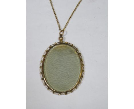 PRETTY 9ct GOLD OVAL DOUBLE SIDED LOCKET ON CHAIN 