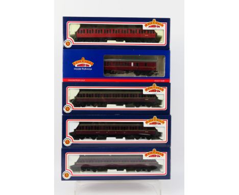 Bachmann - 5 x boxed MkI Suburban coaches in BR maroon livery including 2nd brake coach # 34-630 and similar. They appear Min