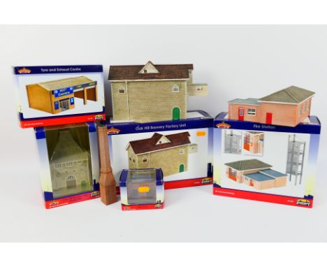 Bachmann - Scenecraft - 5 x boxed OO gauge railway buildings including Oak Hill Brewery # 44-057, Tyre And Exhaust Centre # 4