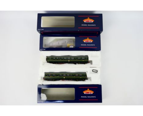 Bachmann - A boxed DCC Ready OO gauge 2-car Class 108 DMU set in BR green livery with Speed Whiskers # 32-900A. The models ap