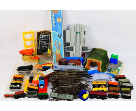 Hornby - Hornby Dublo - Bing - Tomy - Others - A mixed group of mainly unboxed OO gauge model railway items that includes rol