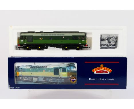 Bachmann - A boxed OO gauge Class 25/2 Diesel number D5237 in BR green livery # 32-413. The model appears Mint with bagged ac