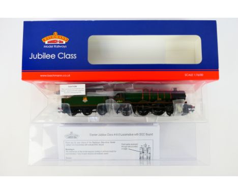 Bachmann - A boxed OO gauge 8DCC Jubilee Class locomotive named Hong Kong number 45611 in BR green # 31-175. The model appear