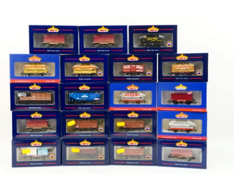 Bachmann - 19 x boxed OO gauge wagons including 4 x weathered Conflats with BD Containers # 33-326A, 3 x Tank wagons exclusiv