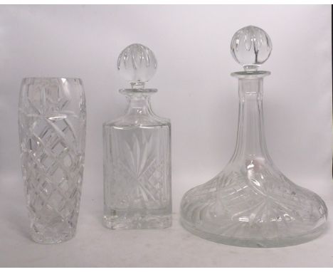 Thomas Webb Crystal Antonio Ships decanter, Antonio Square Spirit decanter and cut crystal vase. (H: 28cm) (3)