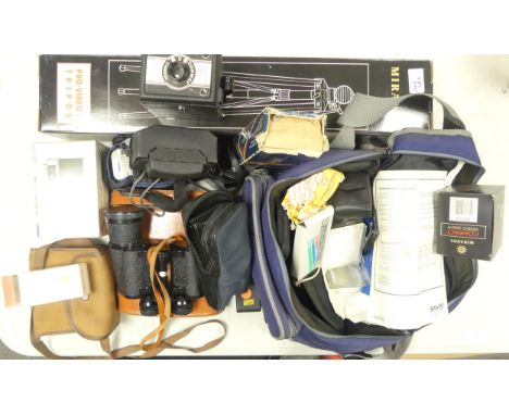 Collection of cameras and accessories to include Minolta Hi-Matic G camera, Conway 6x9 120 roll box camera colour filter mode