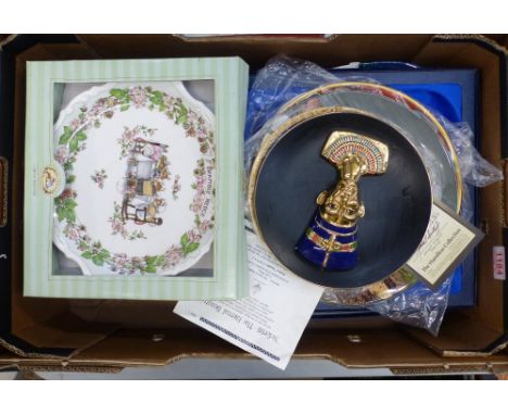 Collection of ceramic collectable plates to include Aynsley 'Cottage Garden' plate and cake knife gift set, Royal Doulton 'Br