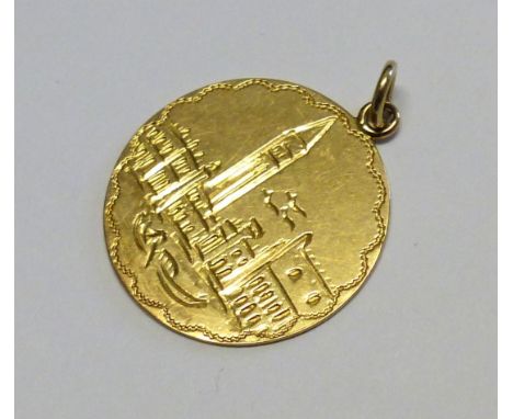 18ct gold medallion pendant, diameter 27mm, 5.9g.