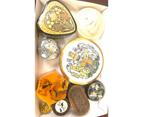 Selection of vintage and later trinket boxes 