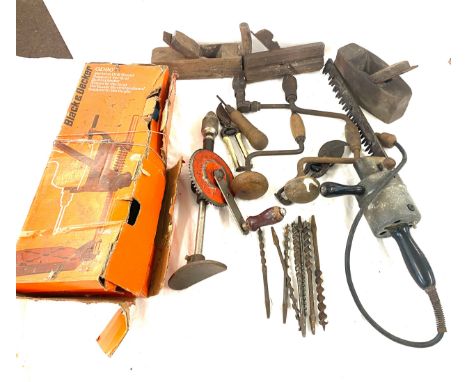 Selection of assorted vintage tools includes black and decker gd80, vintage skilsaw inc model 6 etc 