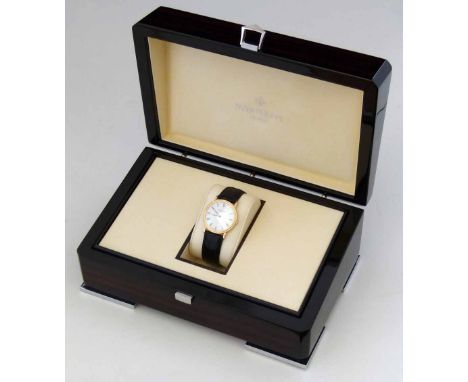 Patek Philippe Calatrava 18ct gold cased man's wristwatch, white Roman dial, , milled bezel, diameter 32mm, hallmark on band,