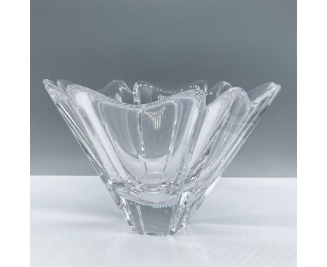 Beautiful clear crystal tall centerpiece. features a petal pattern. Orrefors etched signature. Artist: Lars HellstenIssued: 2