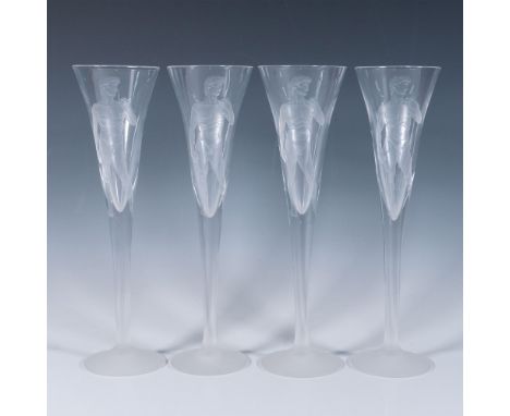 Elegant set of slender toasting champagne glasses, featuring the famous Michelangelo sculpture The David, etched on the upper