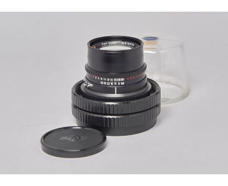 A Hasselblad Carl Zeiss T* Makro-Planar 135mm f/5.6 Bellow Lens, serial no 6193173, barrel VG, elements VG, with lens cap in 