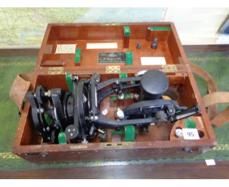 E R Watts &amp; Sons Ltd of Camberwell Road, London Surveyors instrument in wooden case, Condition - Some wear to Tole
