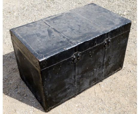BLACK METAL MOUNTED CABIN TRUNK (57 cm x 91.5 cm x 53 cm)