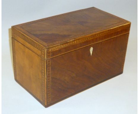 GEORGE III WALNUT INLAID TEA CADDY WITH 3 COMPARTMENTS AND HINGED LID (14.5 cm x 25 cm x 13.3 cm)