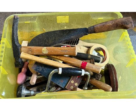 Box of assorted useful hand tools including: wire brush, brick layer's hammer,  brace and bit etc.   (B.P. 21% + VAT) 