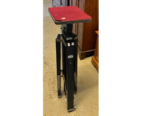 Vintage Gandolfi&nbsp;&nbsp;photographer's wooden extendable tripod with associated leather covered case. Labelled Gandolfi M
