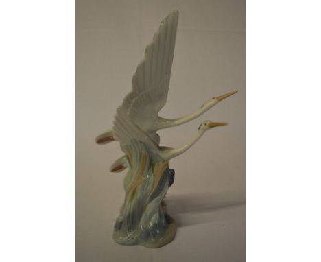 Nao figure of flying herons