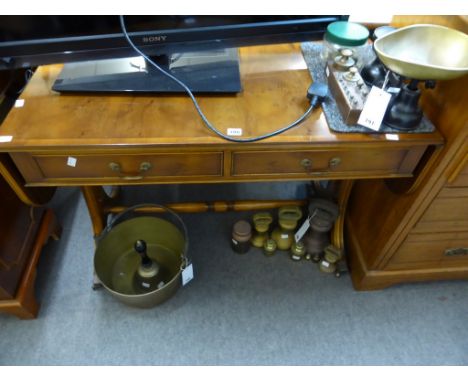 A mahogany 20th century sofa table.