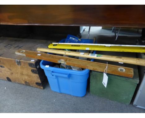 A very large quantity of various vintage and modern tools,to include garden tools, hand tools etc, contained in wooden tool c