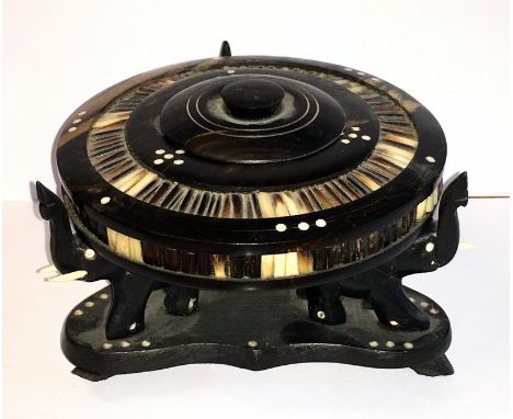 Victorian Or Edwardian Ebony And Porcupine Quill Large Table Snuff Box. Very Well Made With Ivory Inserts. Removable Lidded T