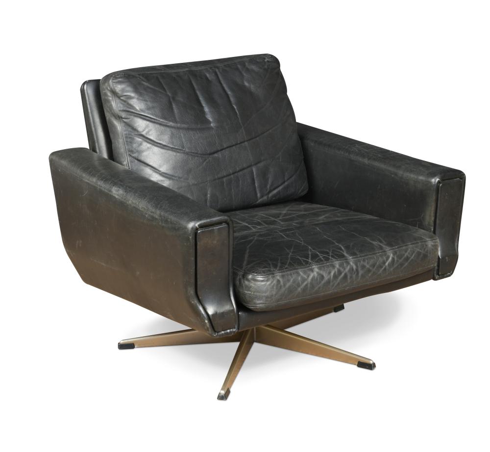 black swivel lounge chair