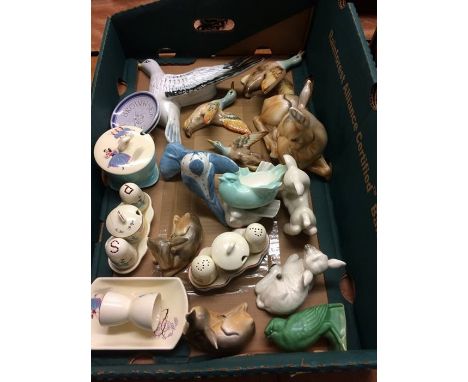 Tray of assorted Poole, Beswick etc.