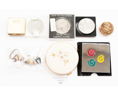 Crowns, cupro nickel (3) 1950s miniature lighter, pill boxes and powder compacts (q) 