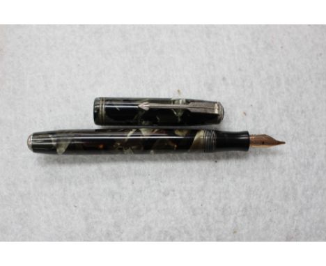 Parker Vacumatic Debutante First Generation, grey marble fountain pen, date code 1948 Q3, rhodium trim, brassing to cap bands