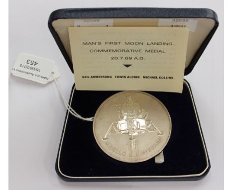 A cased silver Man's First Moon Landing commemorative medal No. 2189 of 2500 from Alec Brook Ltd of London, with certificate,