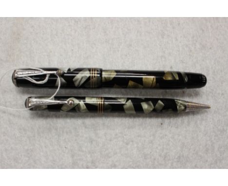 Parker Vacumatic Challenger pen and pencil set, circa 1937, grey marble, made in USA, light barrel discolouration, medium nib