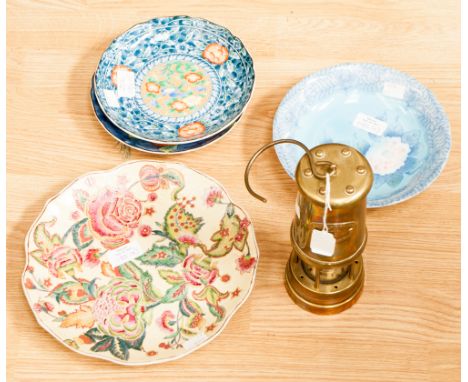 A Hockley and Company miners lamp, plus four modern Chinese decorative plates (5) 