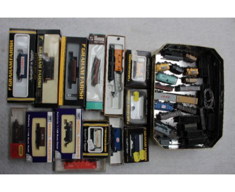 N Gauge a quantity of boxed and unboxed rolling stock by Dapol, Graham Farish, Lima, etc (approx 40) 